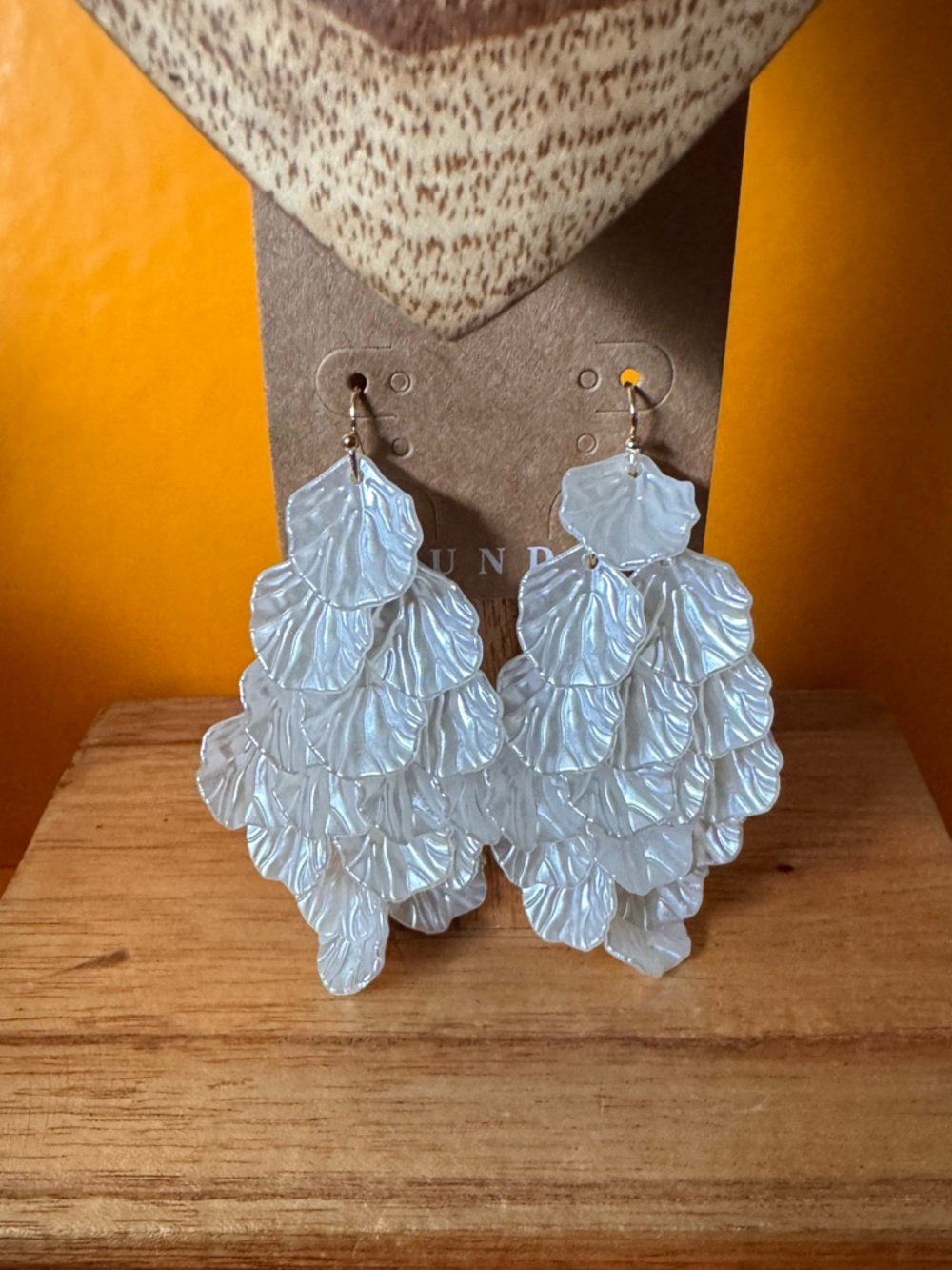 Plunder Design Aubrie Shell Earrings Acrylic Drop Style New in Package + Pouch